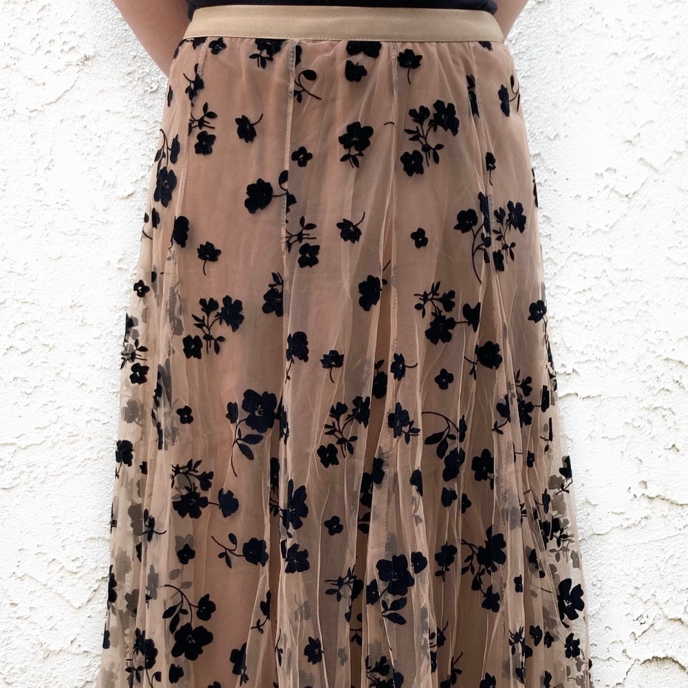 Maxi skirt w/flowers